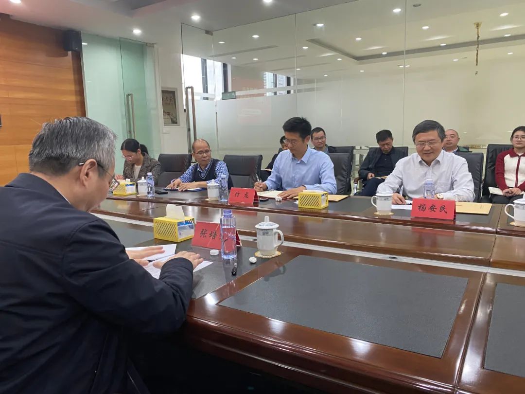 奉賢區(qū)人大常委會黨組書記、主任張培榮一行蒞臨上海山美股份開展“優(yōu)環(huán)境、穩(wěn)經(jīng)濟”大走訪大調(diào)研
